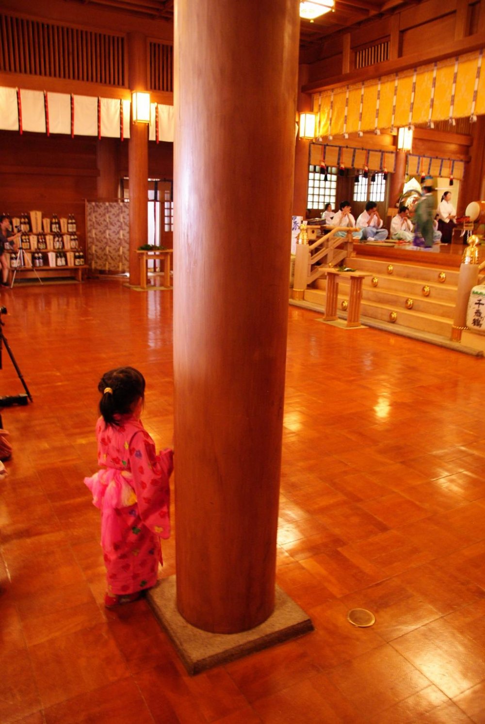 Intently watching the proceedings at Hokkaido Shrine