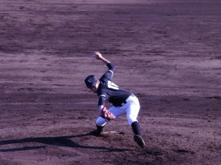 Kushiro battles Sapporo in College Baseball