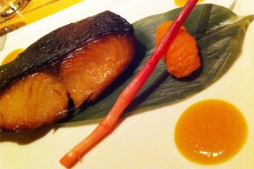 Robert DeNiro's favorite dish! "Black Cod with Miso" beautifully plated & savory, ¥4,000