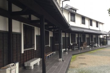Located in a renovated sake brewery, listed in Tottori's Top 100 Most Beloved Buildings. 