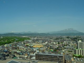 Gunung Iwate (2040 meter) yang berdiri dengan gagah di sebelah barat Morioka.
