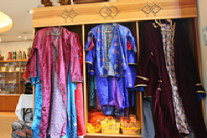 Dress up in traditional Mongolian dress