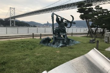 Mimosusogawa Park gives you great vantage points of the Kanmon Bridge