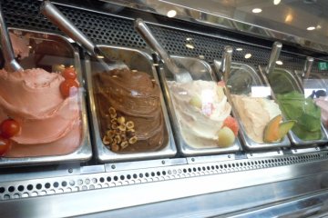 Delictable ice-cream with flavors like chocolate fudge, tomato, and grapefruit