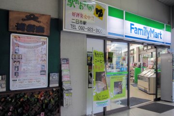 I should've picked up a snack at the station's Family Mart had I known I'd be waiting on the platform for two hours.