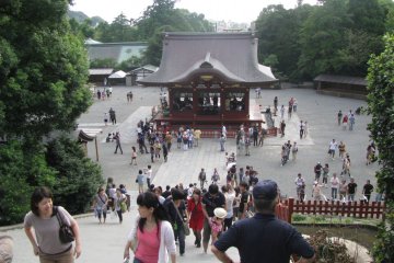 Высота основного храма Цуругаока Хатимангу