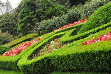 The shrubbery and floral display is kept in pristine shape, even during midway periods of popular flower seasons