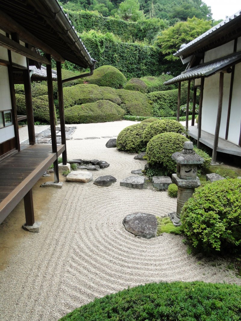 Raikyu-ji's dry landscape garden