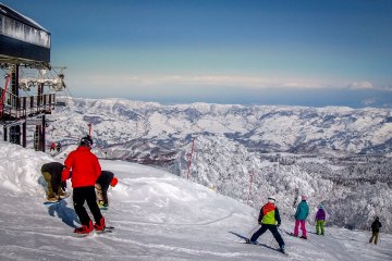 As soon as you reach the top you will most likely see many other skiers