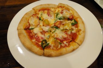 Jyagaya vegetable pizza