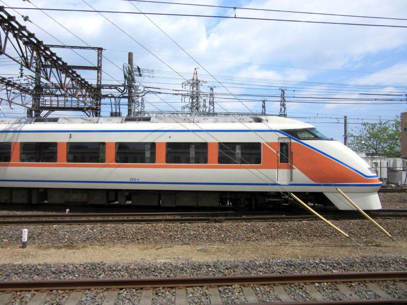 Поезд TOBU, идущий от Асакусы