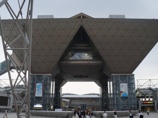 The 58-meter Conference Tower consists of four inverted pyramids and is an iconic feature of Tokyo Big Sight.