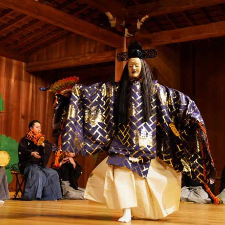 An Introduction to the World of Noh