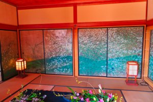 One of many floral themed rooms at Kobuntei