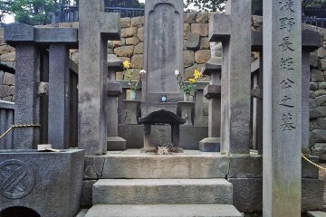 The grave of Asano Naganori in Sengakuji