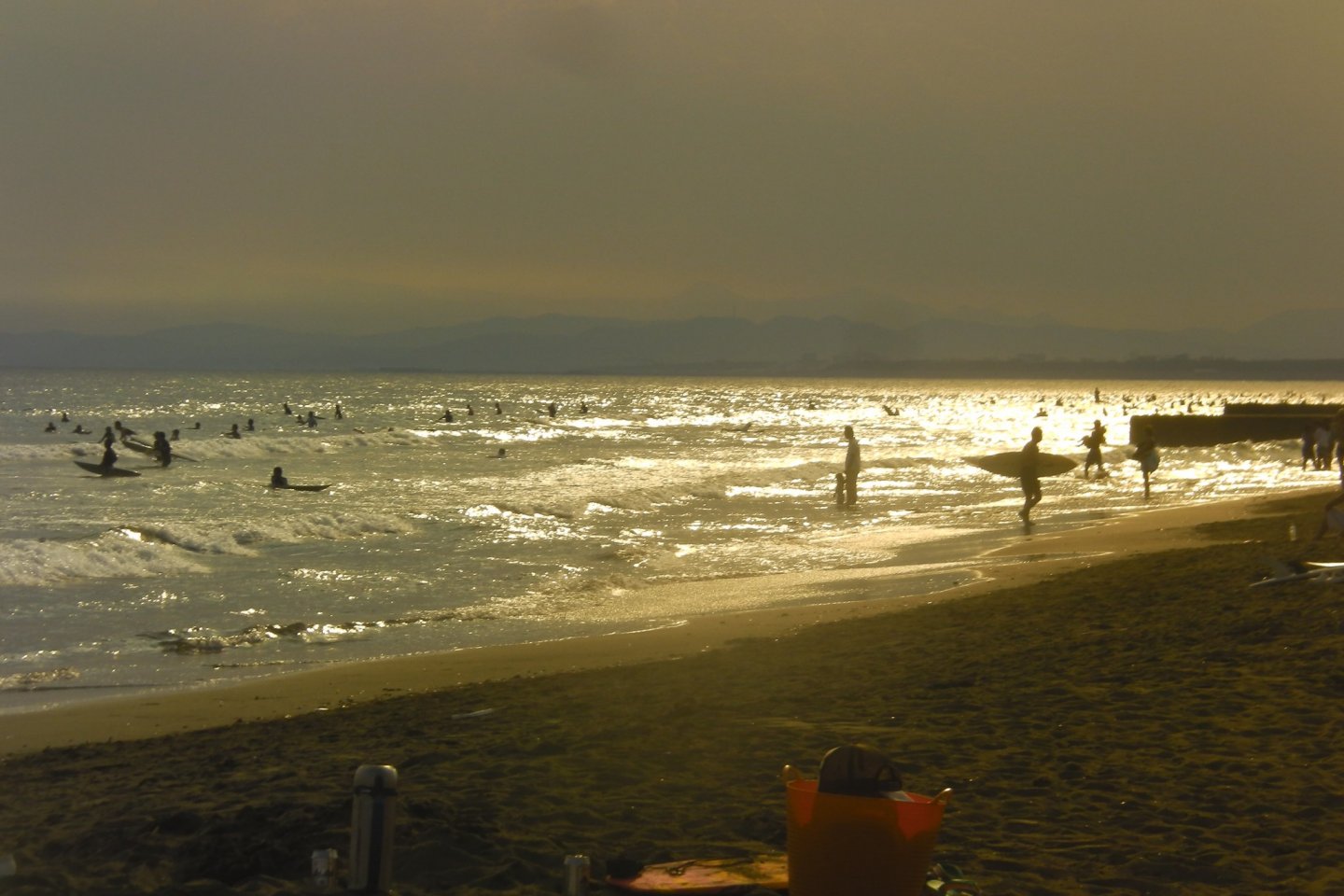 日没時のビーチ：他に類を見ない美しい日没ですね？
