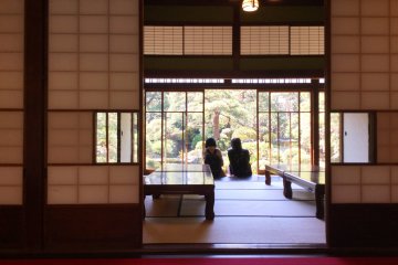 Slide open the glass doors in the shoin drawing room and rest your feet on the stepping stones