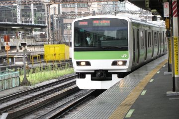Поезд линии Яманотэ, Токио