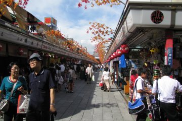Осеннее оформление улицы Накамисэ, Асакуса