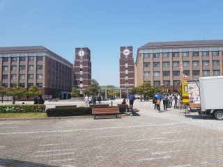 Sân trường chính của APU