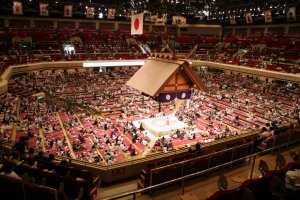 Tokyo's Kokugikan filling up with fans