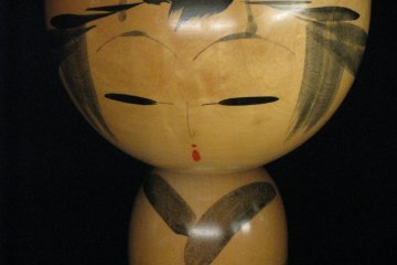 Light painting of kokeshi doll