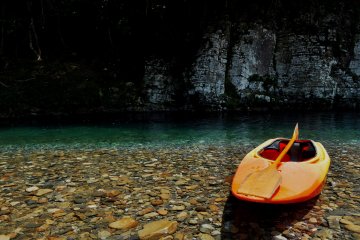 The instructor gives kayaking lessons in the Kumano area for both novices and the experienced.