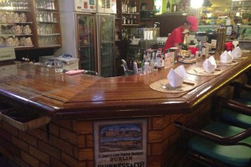 <p>Sip a drink at the bar or let your waitress fetch your draft or bottled beer from the bartender</p>