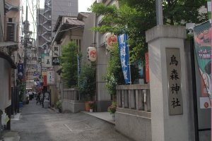 The unassuming sense of the back street leading to the shrine.