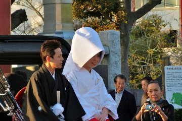 <p>The have just married at this shrine</p>