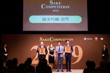 Award ceremony for the Junmai Ginjo sake