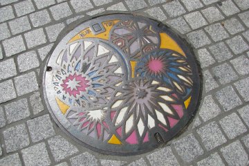 Manhole cover in Matsumoto