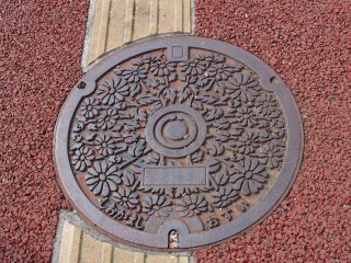Manhole cover in Shiogama