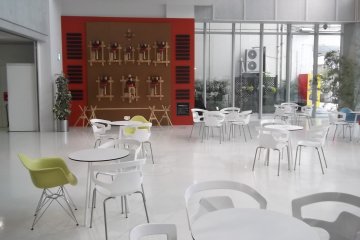 <p>Hacchi square (during school hours, before the students take over)</p>