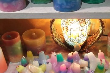 <p>Funky colorful tetrapod candles!</p>