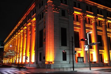 The Mitsui Main Building beautifully lit up in the evening