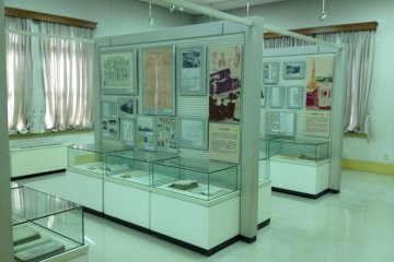 Displays of Nagoya's history in the Municipal Archives