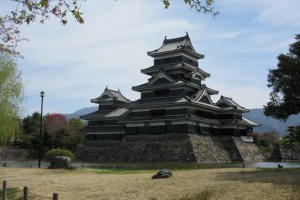 Замок Карасу-дзё в Мацумото является одним из немногих настоящих замков в Японии