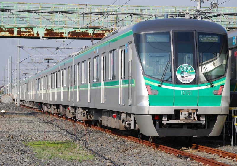 Chiyoda Line train
