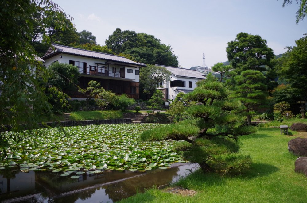 展覽館外設計了日式庭園