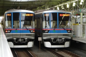 Toei Mita Line trains