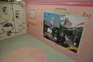 Hello Kitty Shinkansen: photo opportunities inside