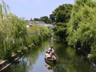 倉敷川を渡る舟