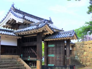 Oteni-no-mon gate