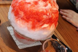 Strawberry cream flavor snow cone