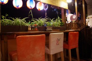 Al fresco bar seats brings in the night breeze in Kyoto