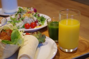 Green smoothies and fresh fruit juice&nbsp;at Hotel Anteroom Kyoto