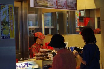551 Horai is a popular take away snack for locals and visitors alike