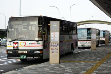 Bus connections to nearby Izumo and Matsue are available
