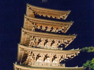 日本三名塔（法隆寺、瑠璃光寺、醍醐寺 何れも国宝）の一つ。京都最古の木造建造物